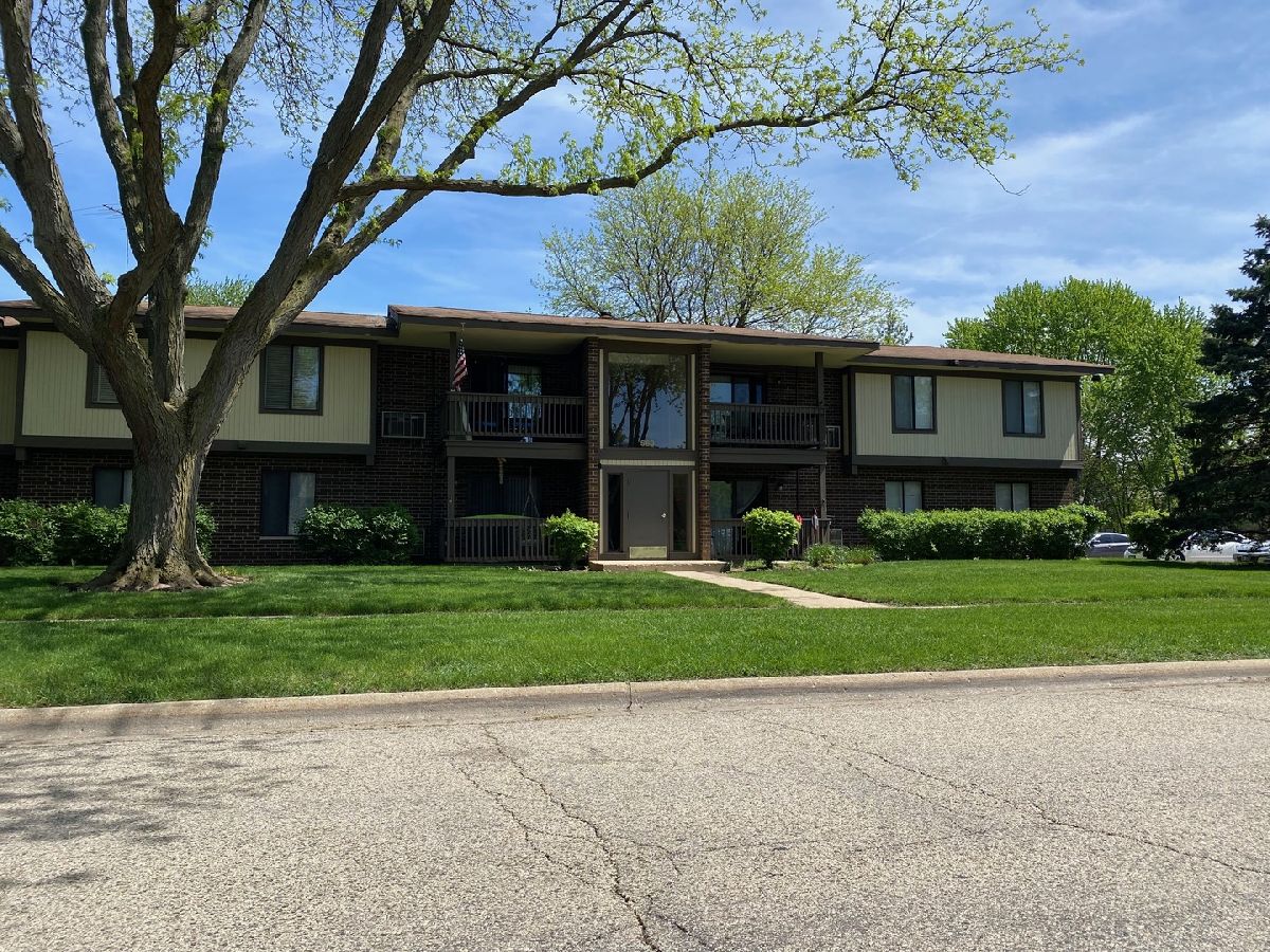 Condominiums Sold Somerset Crystal Lake Illinois, 569 Somerset