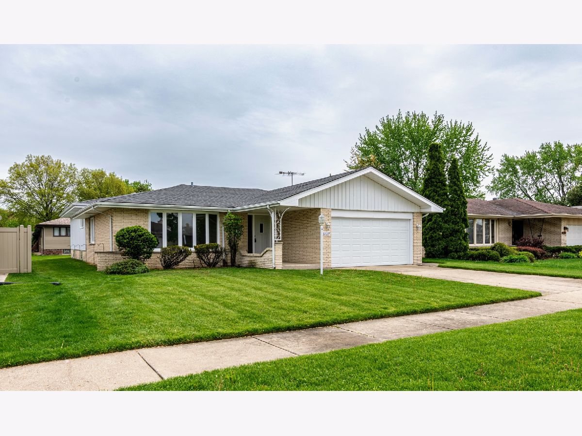 Homes Sold Thornwood Estates South Holland Illinois, 17137 School