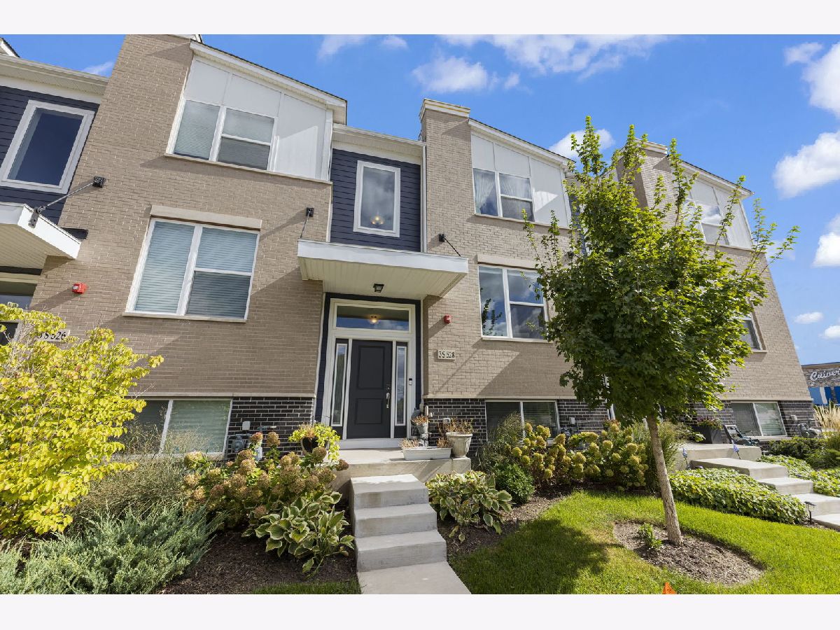 Condos & Townhomes Sold Everton Warrenville Illinois, 3S528 Cambridge