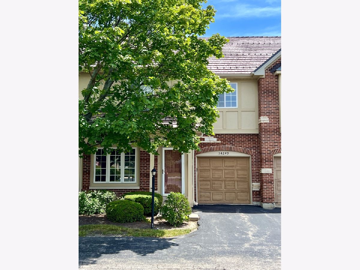 Townhomes Rented Pickwick Commons Gurnee Illinois, 34249 Homestead