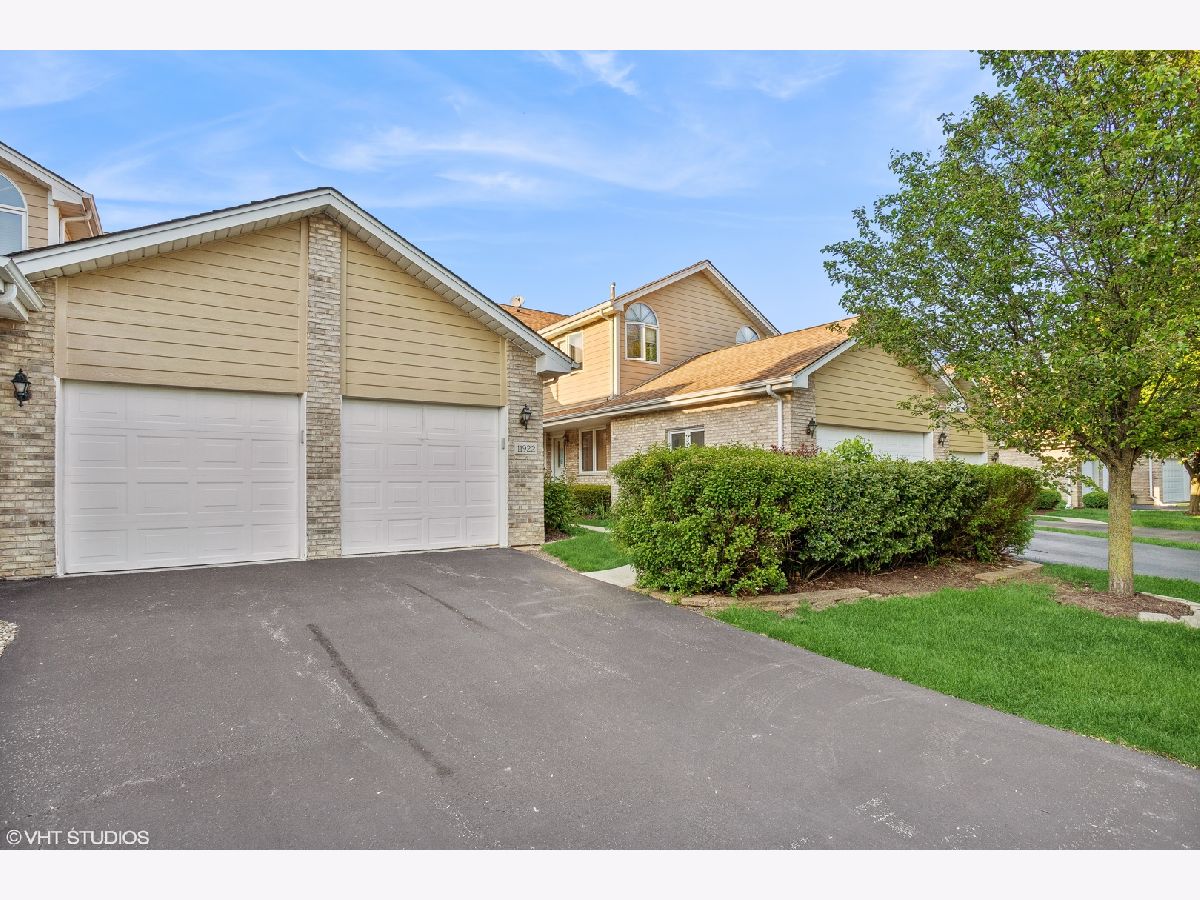 Townhomes & Homes Sold Brook Hills West Orland Park Illinois, 11922 Dunree