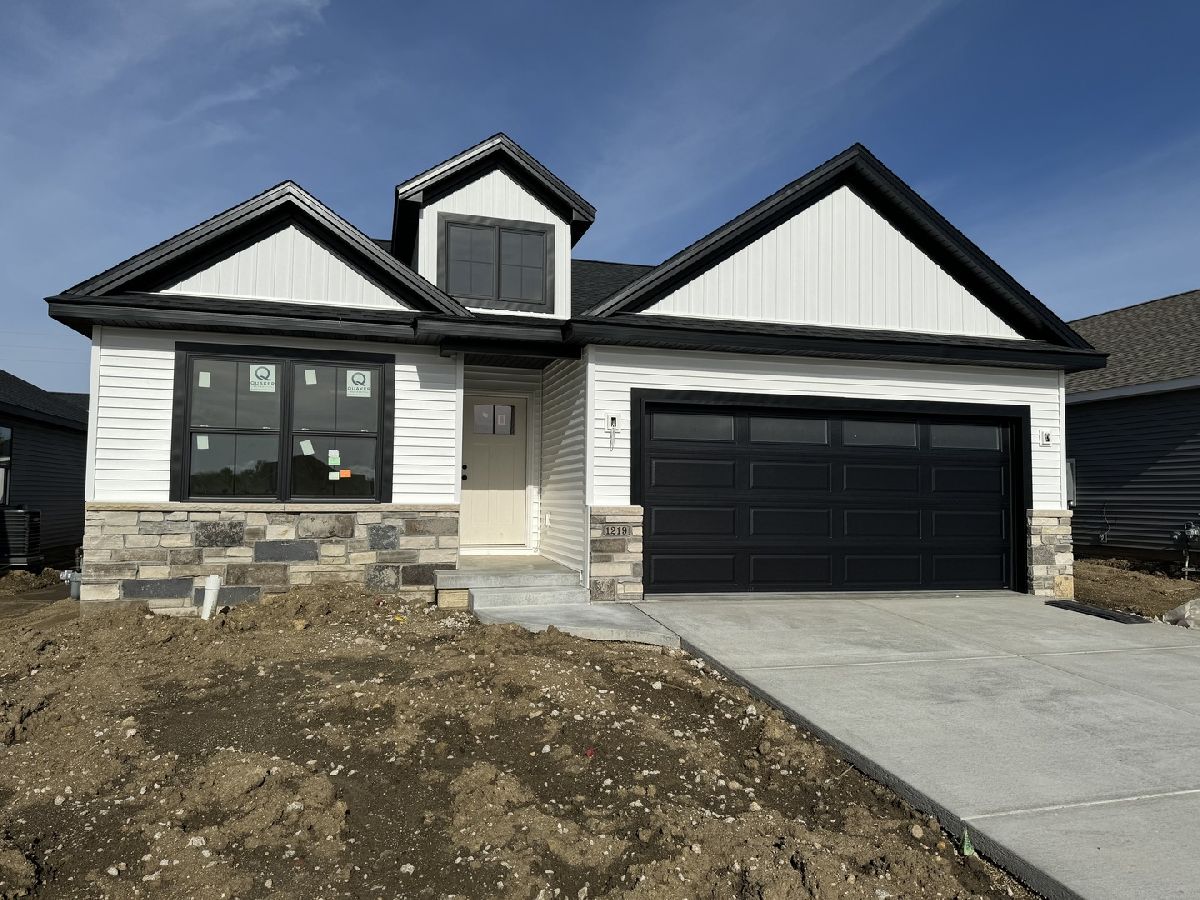 Homes & Condos & Townhomes Sold Blackstone Trails Normal Illinois, 1219 Slate