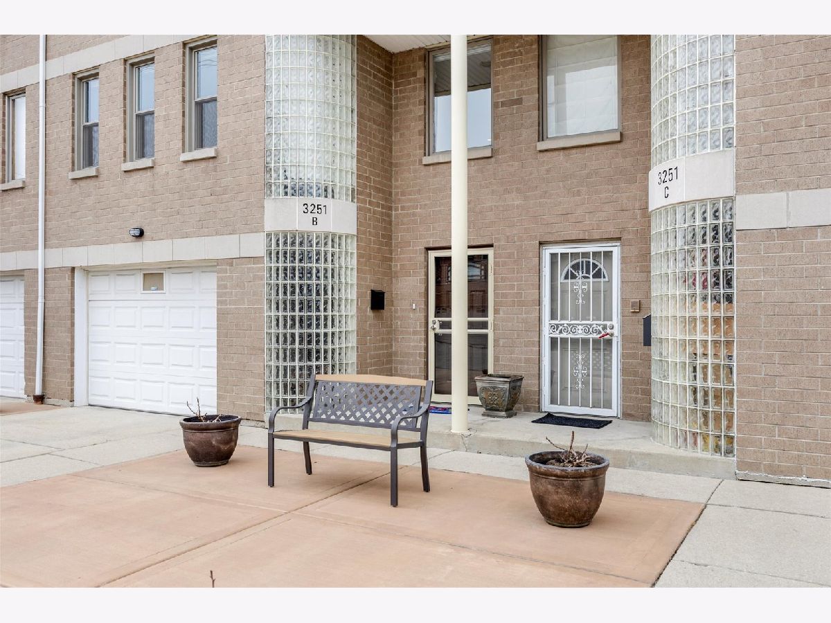 Townhomes & Condos & Homes Sold Armour Square Chicago Illinois, 3251 Stewart