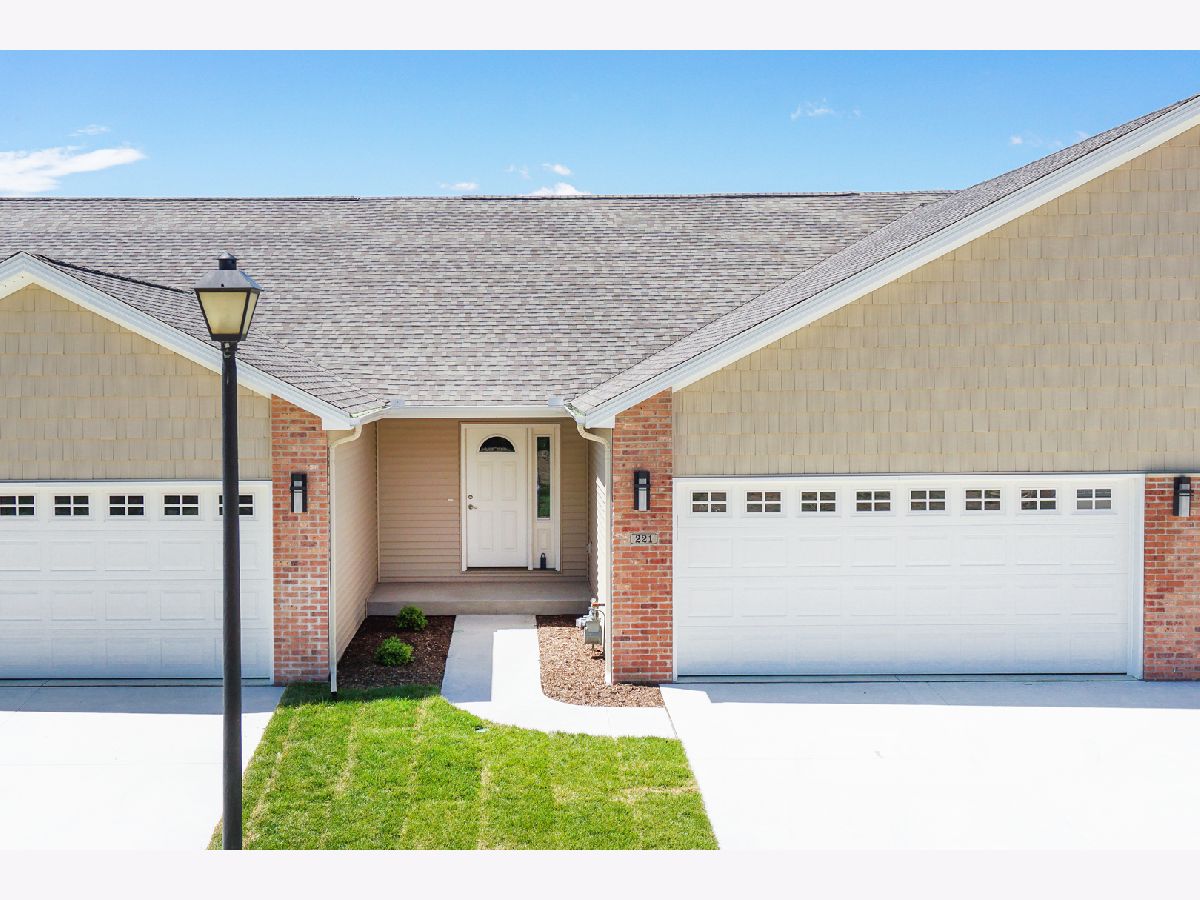 Condos & Townhomes & Homes Sold Prairie Gardens Normal Illinois, 221 Cassidy