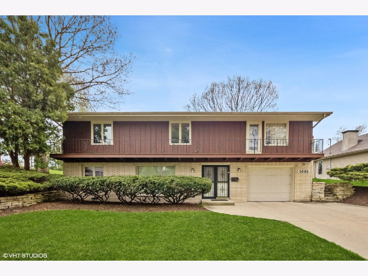 Homes & Condos & Townhomes Sold Eagle Heights Elgin Illinois, 1681 Kimberly