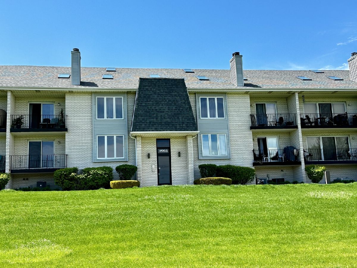 Condos & Townhomes & Homes Sold Golfview Estates Orland Park Illinois, 15703 Lake Hills