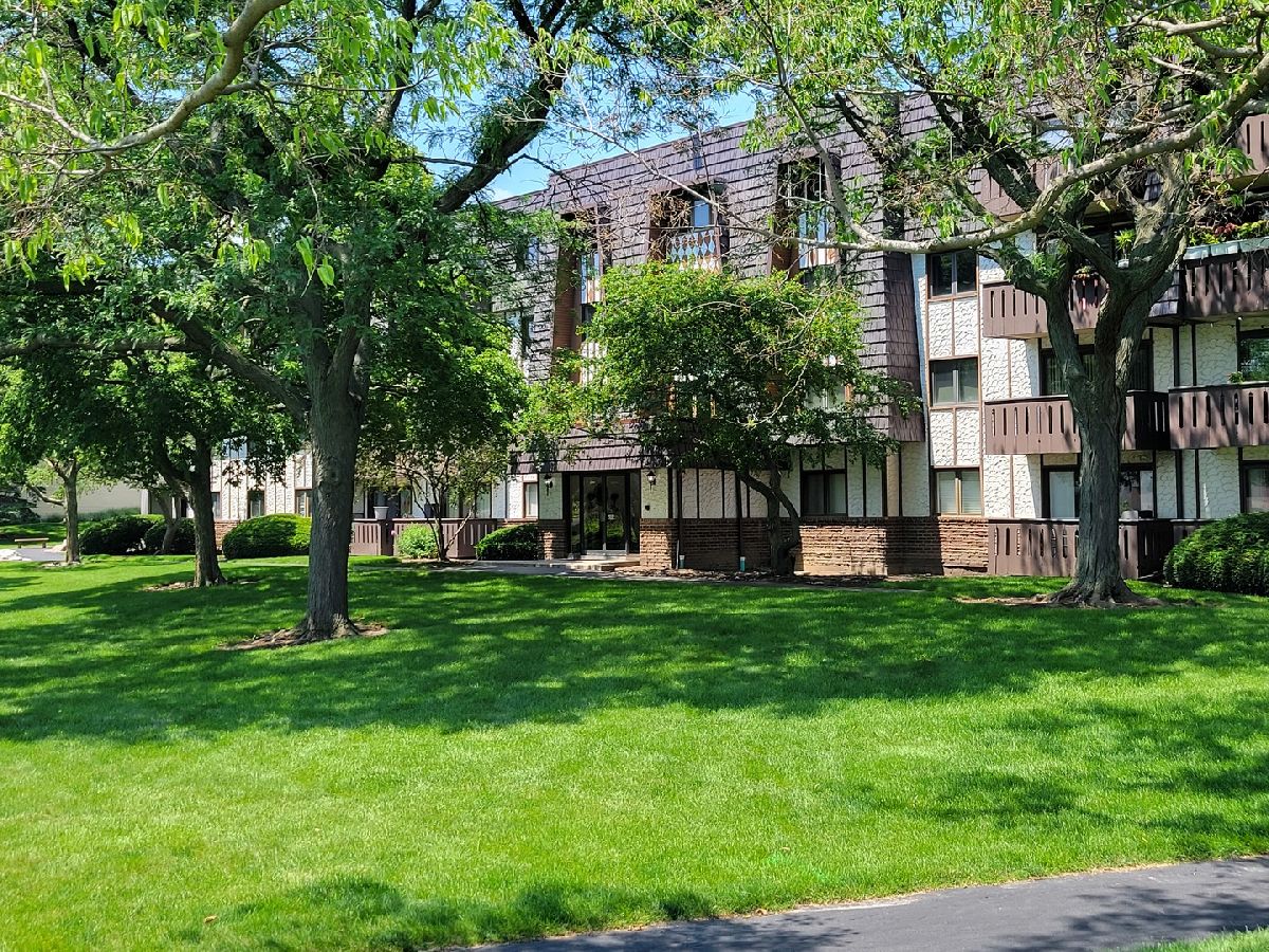 Condominiums Rented Heiden Gardens Lake Bluff Illinois, 13200 Heiden