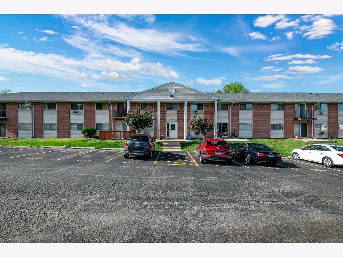 Condominiums Sold Emerald Hills Glendale Heights Illinois, 690 Marilyn