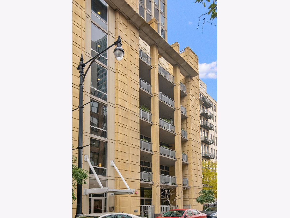 Condominiums Sold Two River Place Chicago Illinois, 720 Larrabee