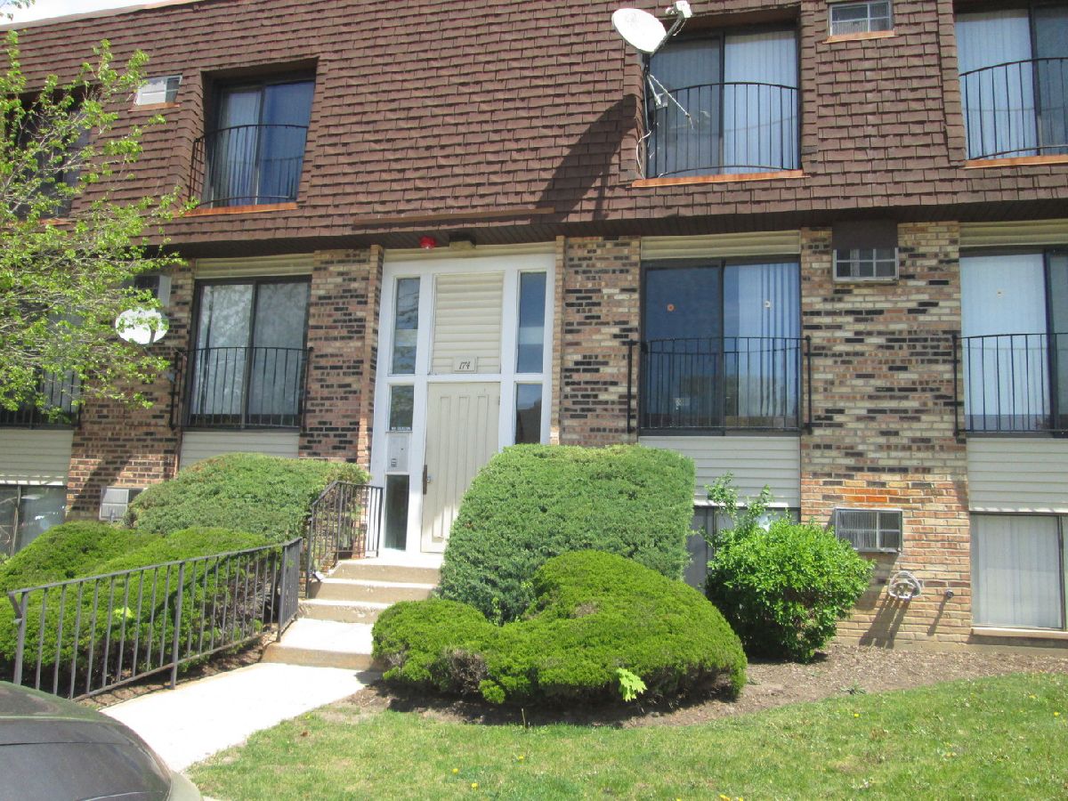 Condominiums Sold Watersedge Glendale Heights Illinois, 174 Waters Edge