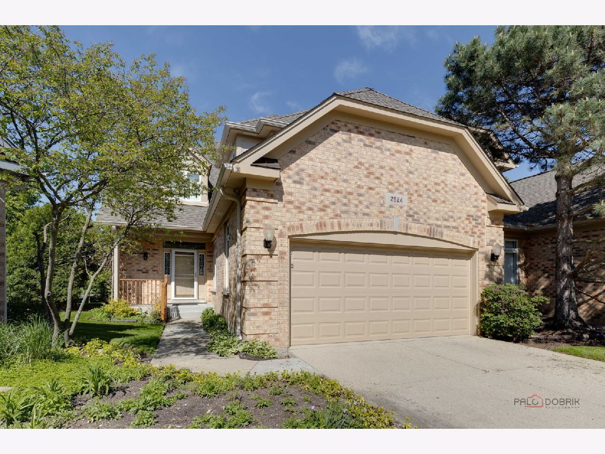 Townhomes & Homes Sold Cotswold Northbrook Illinois, 2524 Buckland