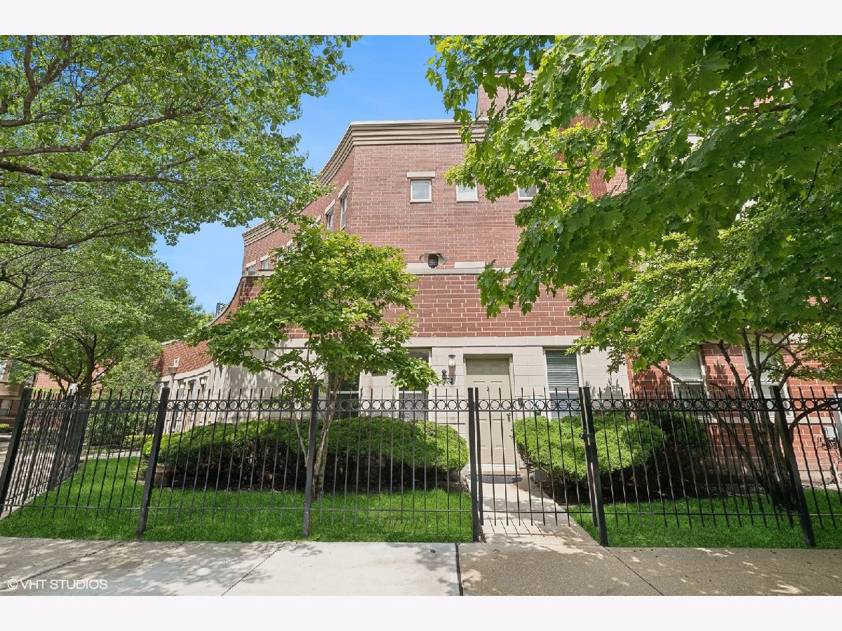 Townhomes & Condos & Homes Sold North Town Village Chicago Illinois, 724 Evergreen