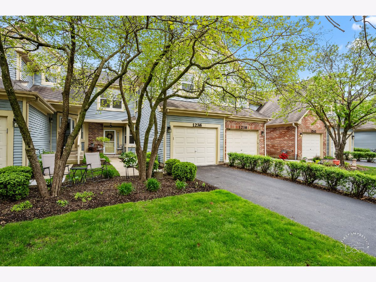 Townhomes & Condos Sold Villas Of The Fields Naperville Illinois, 1236 Tennyson