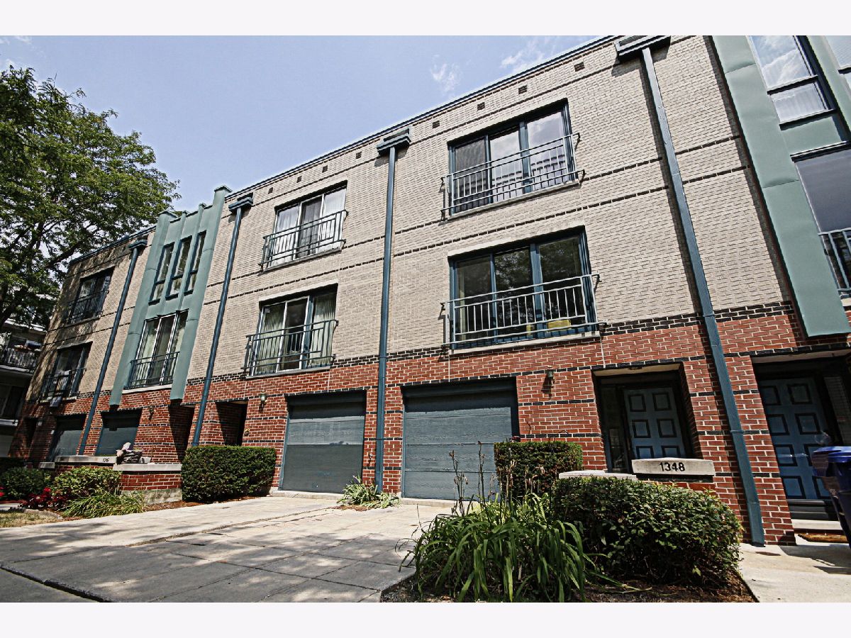 Townhomes & Condos & Homes Rented Dearborn Park Ii Chicago Illinois, 1348 Federal