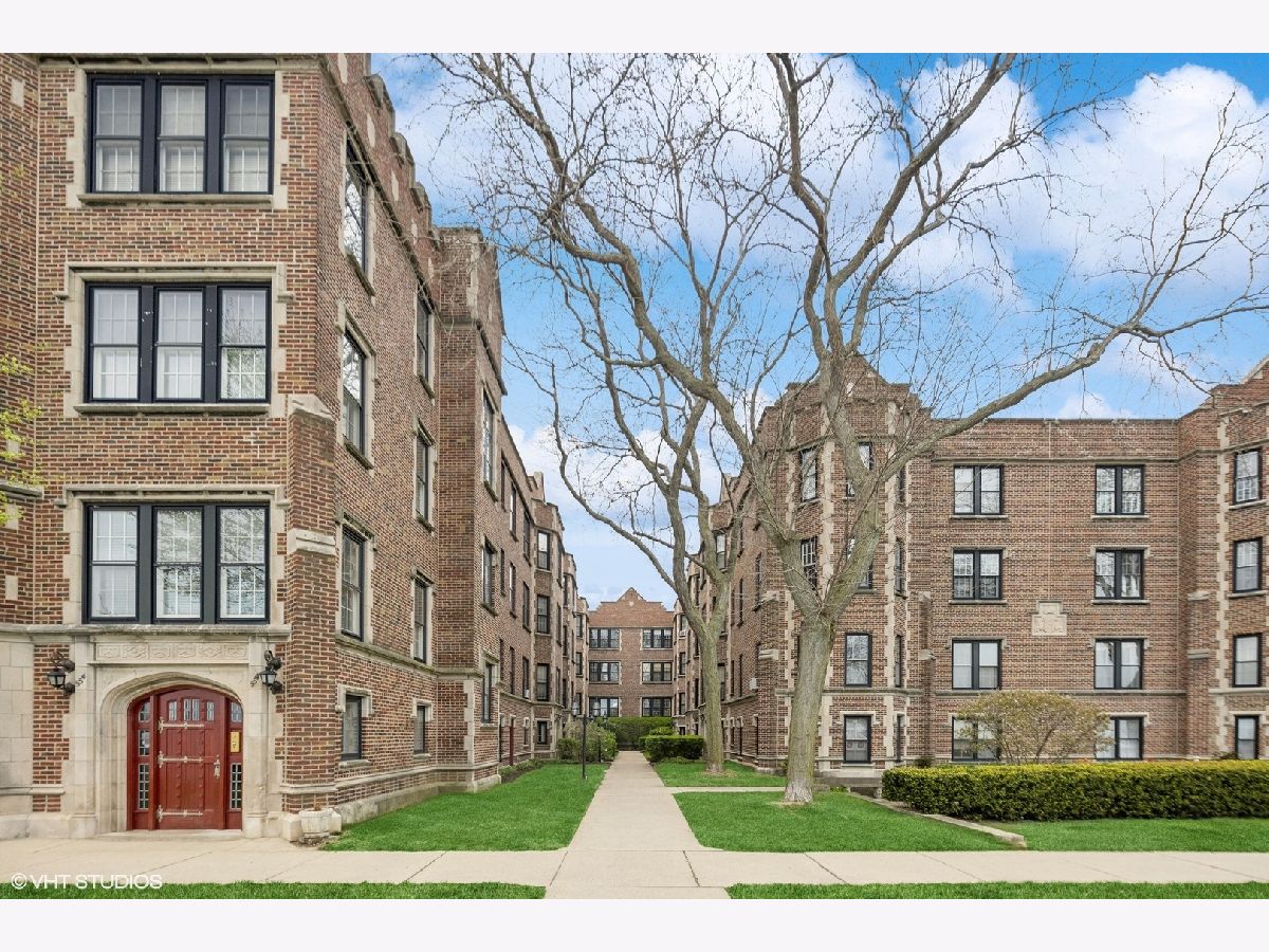 Condominiums Sold Tower Court Evanston Illinois, 562 Sheridan