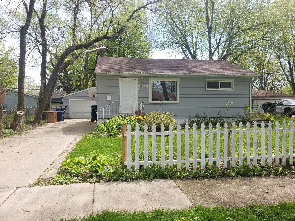 Homes Rented Lake County Gardens Waukegan Illinois, 2809 Butrick