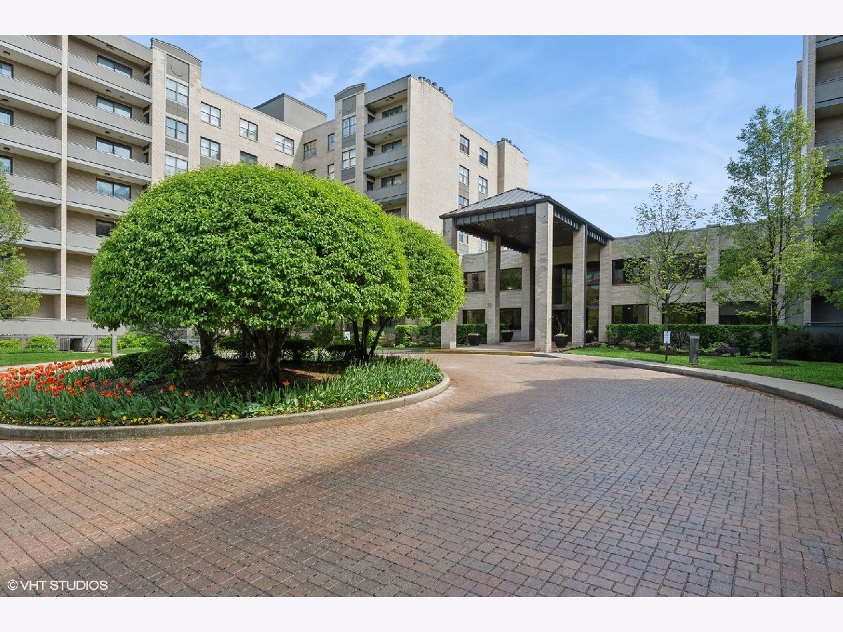 Condominiums Sold Barclay Place Lincolnwood Illinois, 4545 Touhy