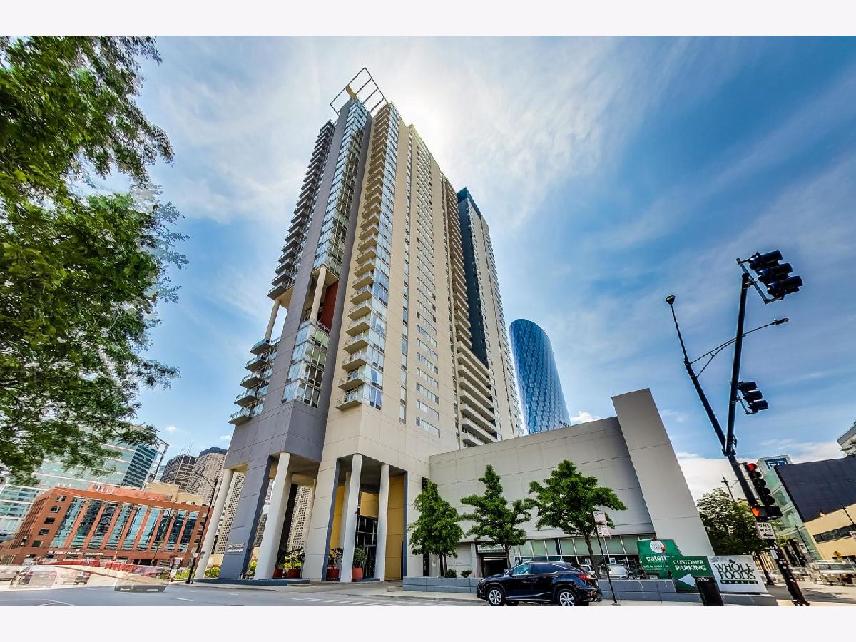 Condominiums Sold Skybridge Chicago Illinois, 737 Washington