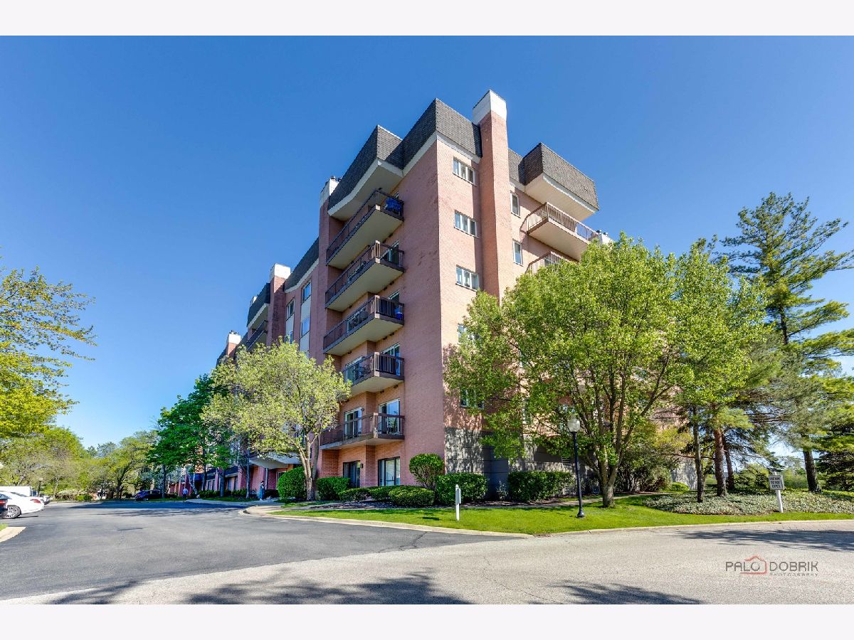 Condos & Townhomes & Homes Sold Rivershire Lincolnshire Illinois, 211 Rivershire