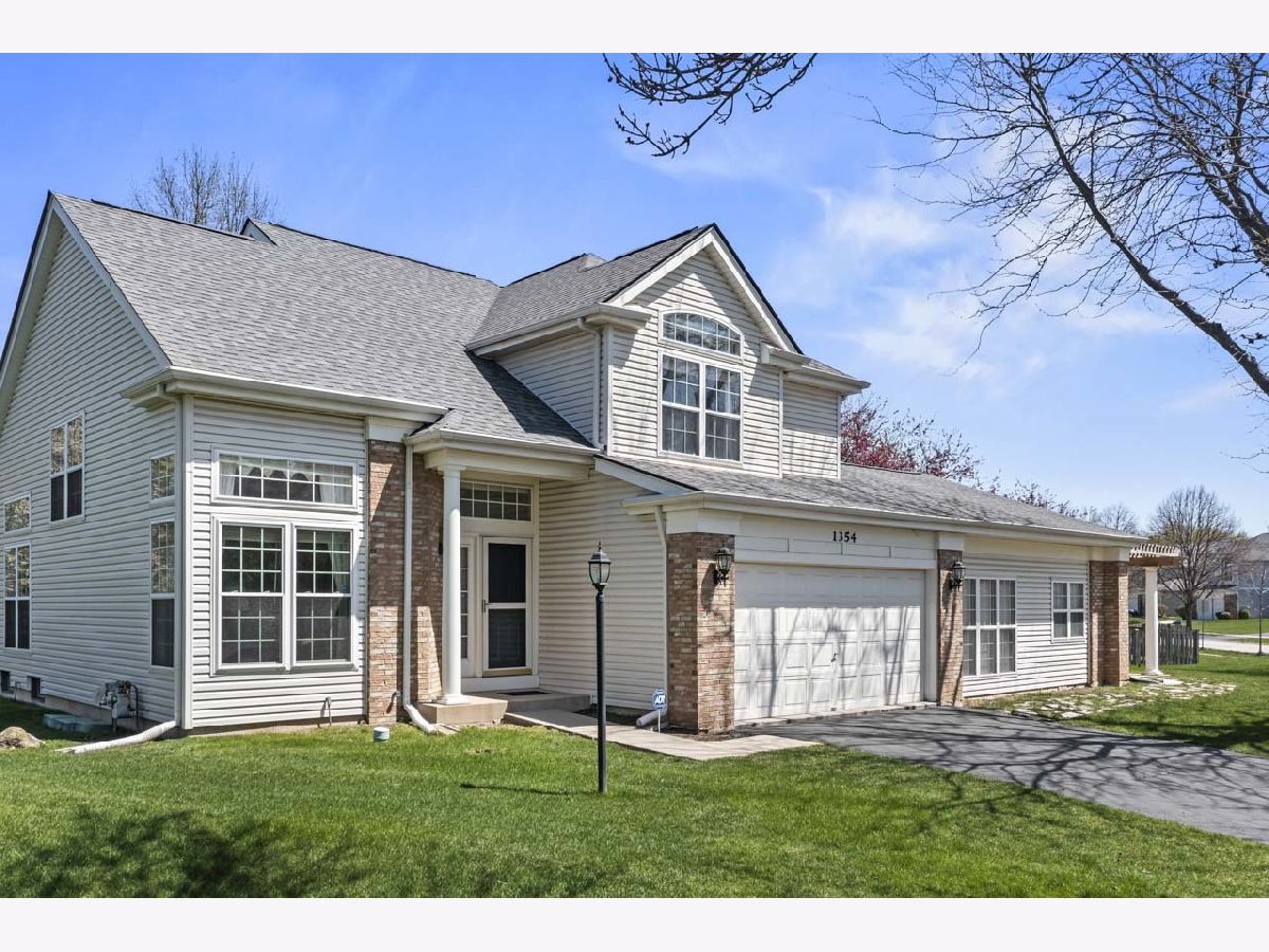 Homes Sold Concord Hills Lake In The Hills Illinois, 1354 Royal Oak