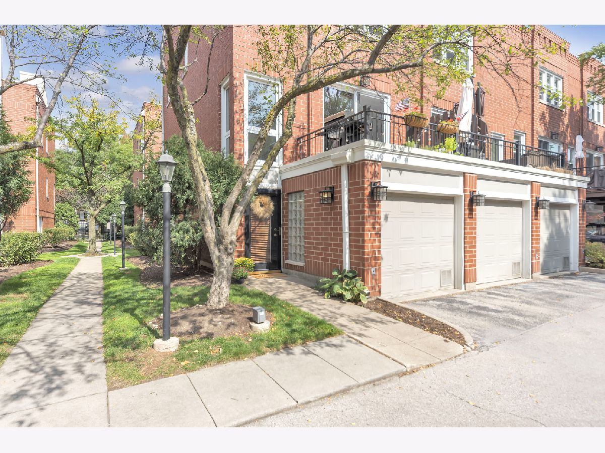 Townhomes & Condos & Homes Sold Landmark Village Chicago Illinois, 1829 Oakdale