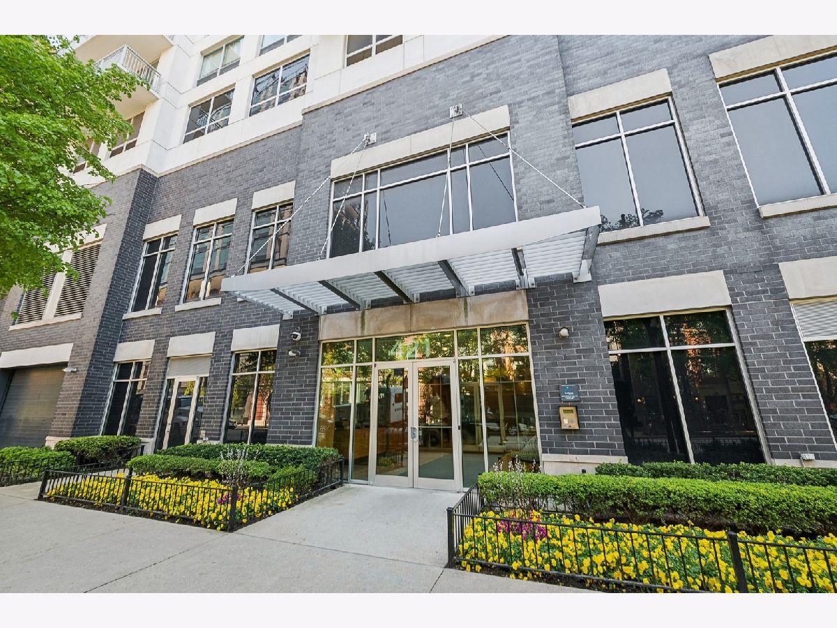 Condominiums Sold Huron Pointe Chicago Illinois, 421 Huron