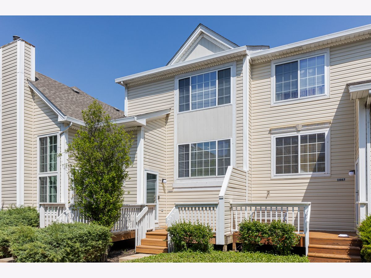 Townhomes & Condos Sold Rainbow Pointe Hanover Park Illinois, 1669 Liberty