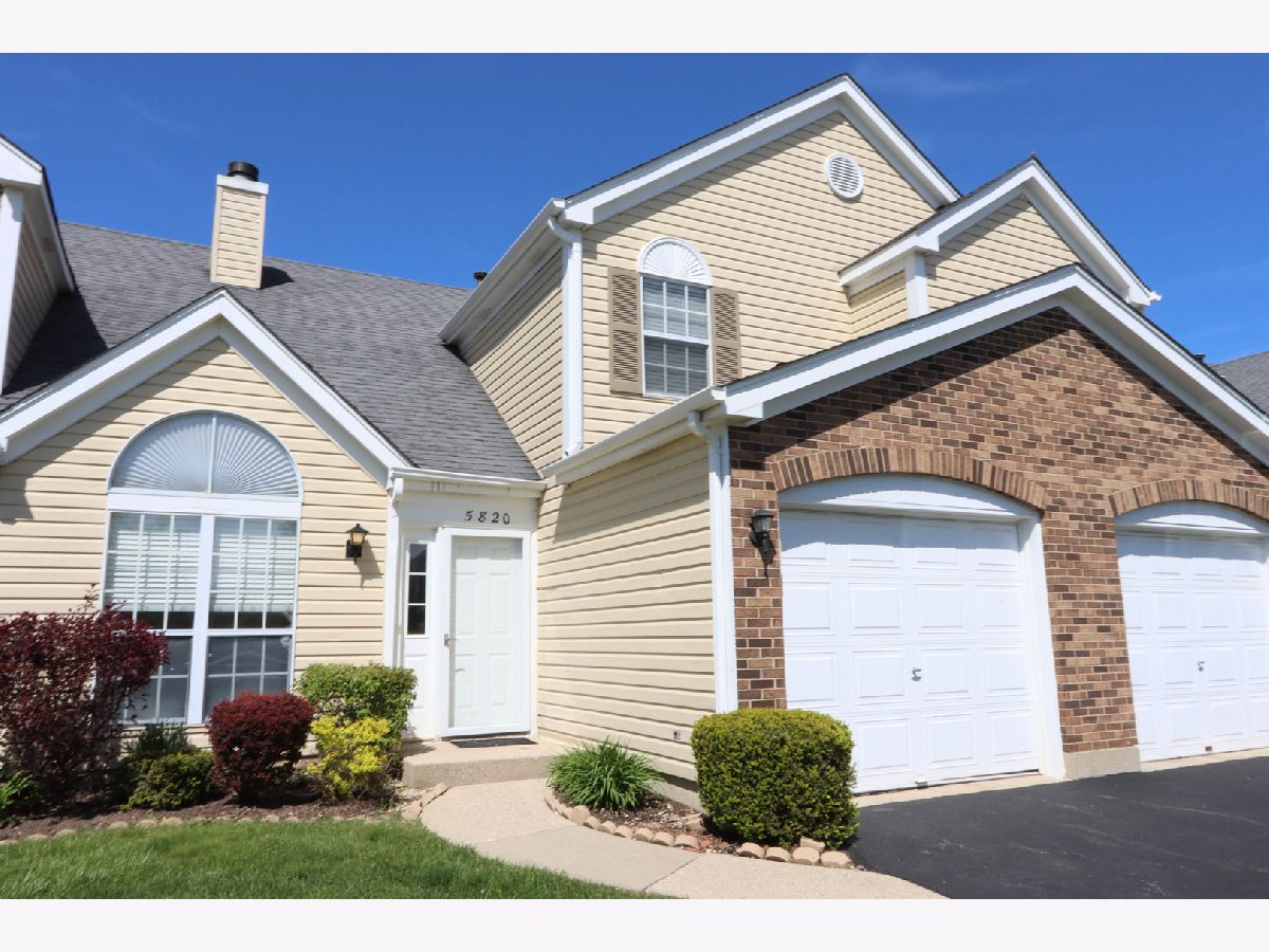 Townhomes & Homes Rented Westgate Gurnee Illinois, 5820 Delaware
