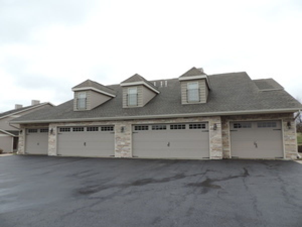 Condominiums Rented River Edge Sycamore Illinois, 977 Buckingham