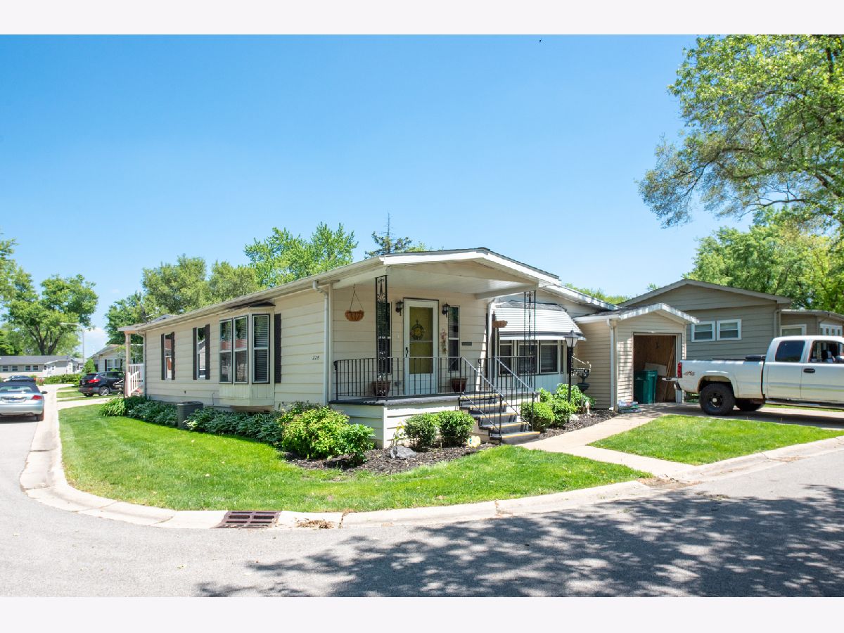 Homes Sold Willow Lake Estates Elgin Illinois, 225 Melbrooke
