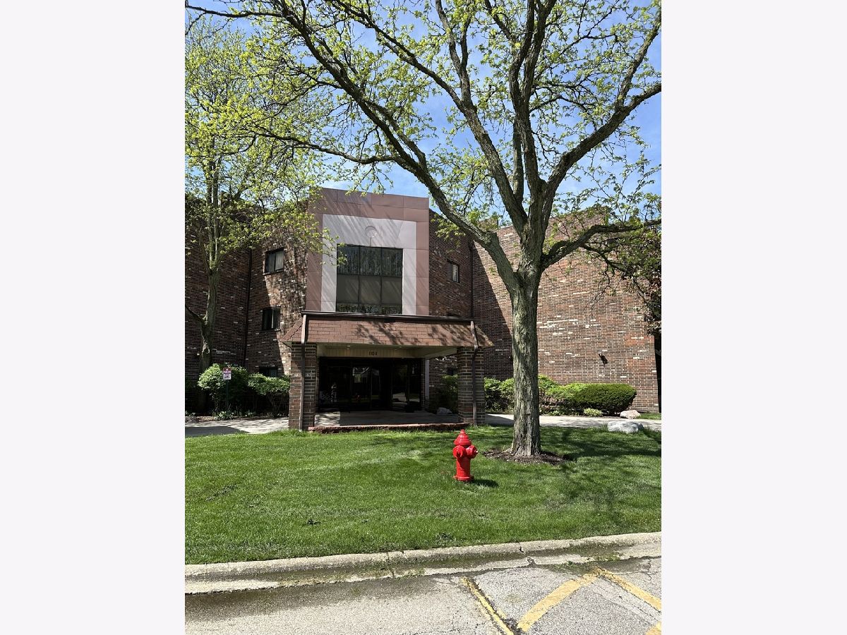Condominiums Sold Glencove Estates Glenview Illinois, 1104 Castilian