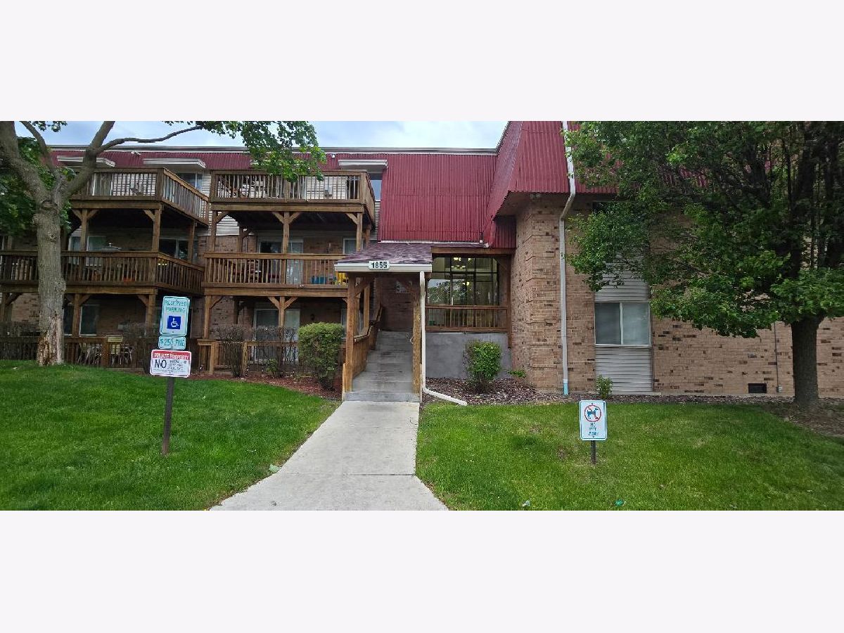 Condominiums Rented Linden Woods Aurora Illinois, 1855 Tall Oaks