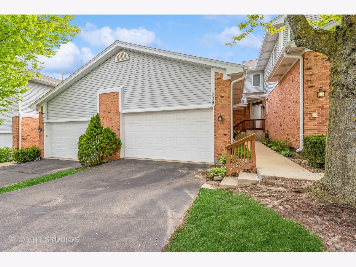 Townhomes & Condos Sold Carriage Hill Cary Illinois, 239 Charlotte