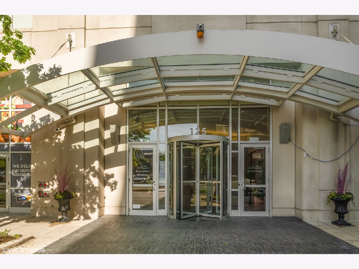 Condominiums Sold Park Alexandria Chicago Illinois, 125 Jefferson