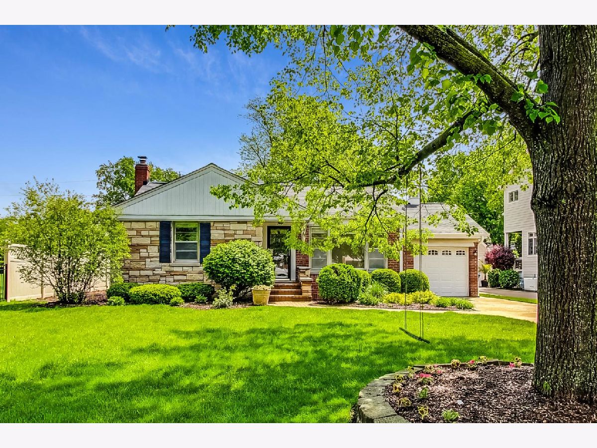 Homes & Condos & Townhomes Sold Blackhawk Heights Clarendon Hills Illinois, 103 Mohawk