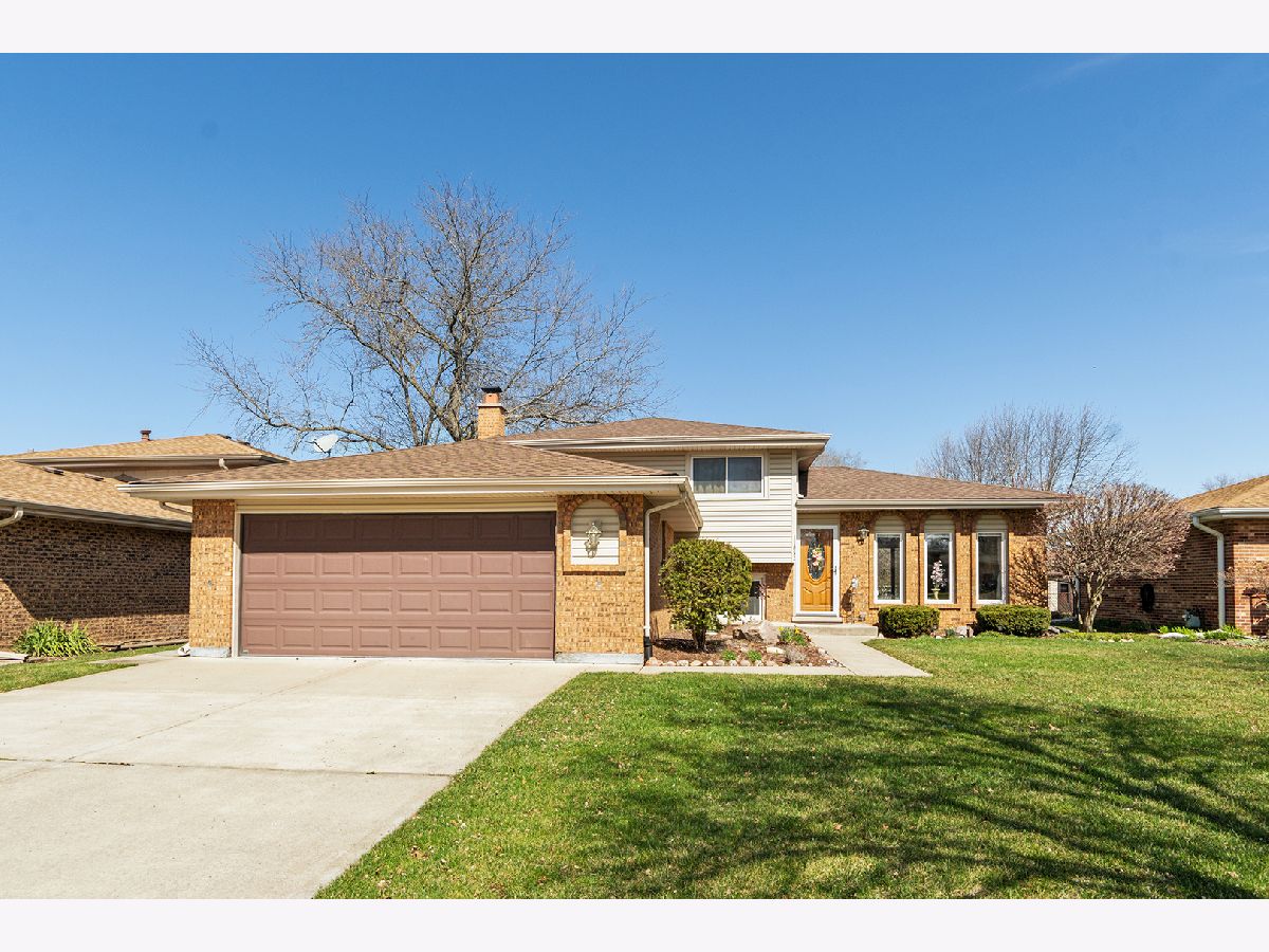 Homes Sold Tomahawk Trails Mokena Illinois, 11052 Kimberly