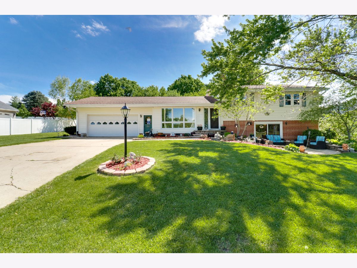  Sold Eureka Illinois, 706 Lake