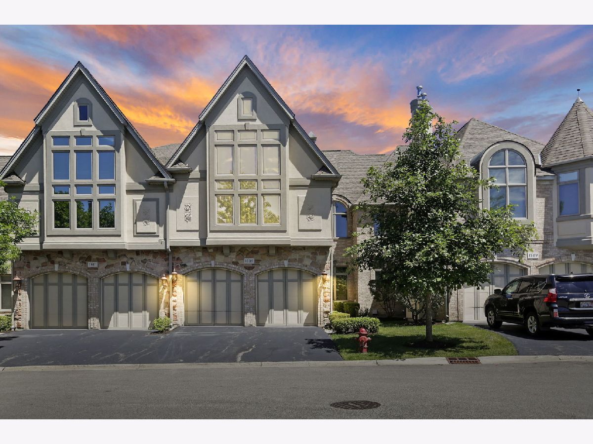 Townhomes Rented Maison Du Comte Palatine Illinois, 1585 Kembley