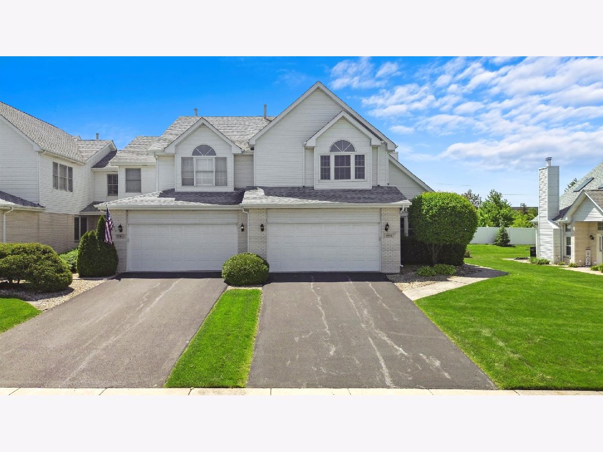 Townhomes & Condos & Homes Sold Centennial Village Orland Park Illinois, 9971 Constitution