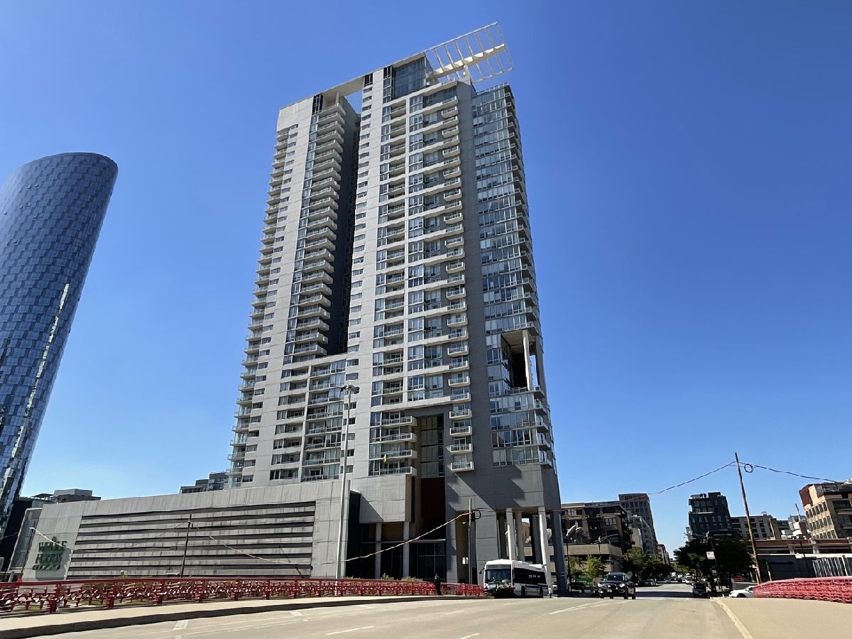 Condominiums Rented Skybridge Chicago Illinois, 737 Washington