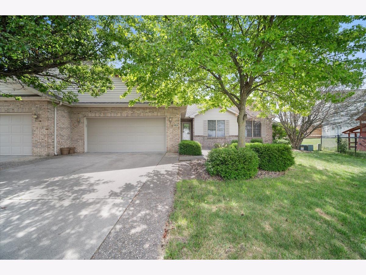 Homes & Condos & Townhomes Sold Old Farm Lakes Bloomington Illinois, 22A Rock Garden