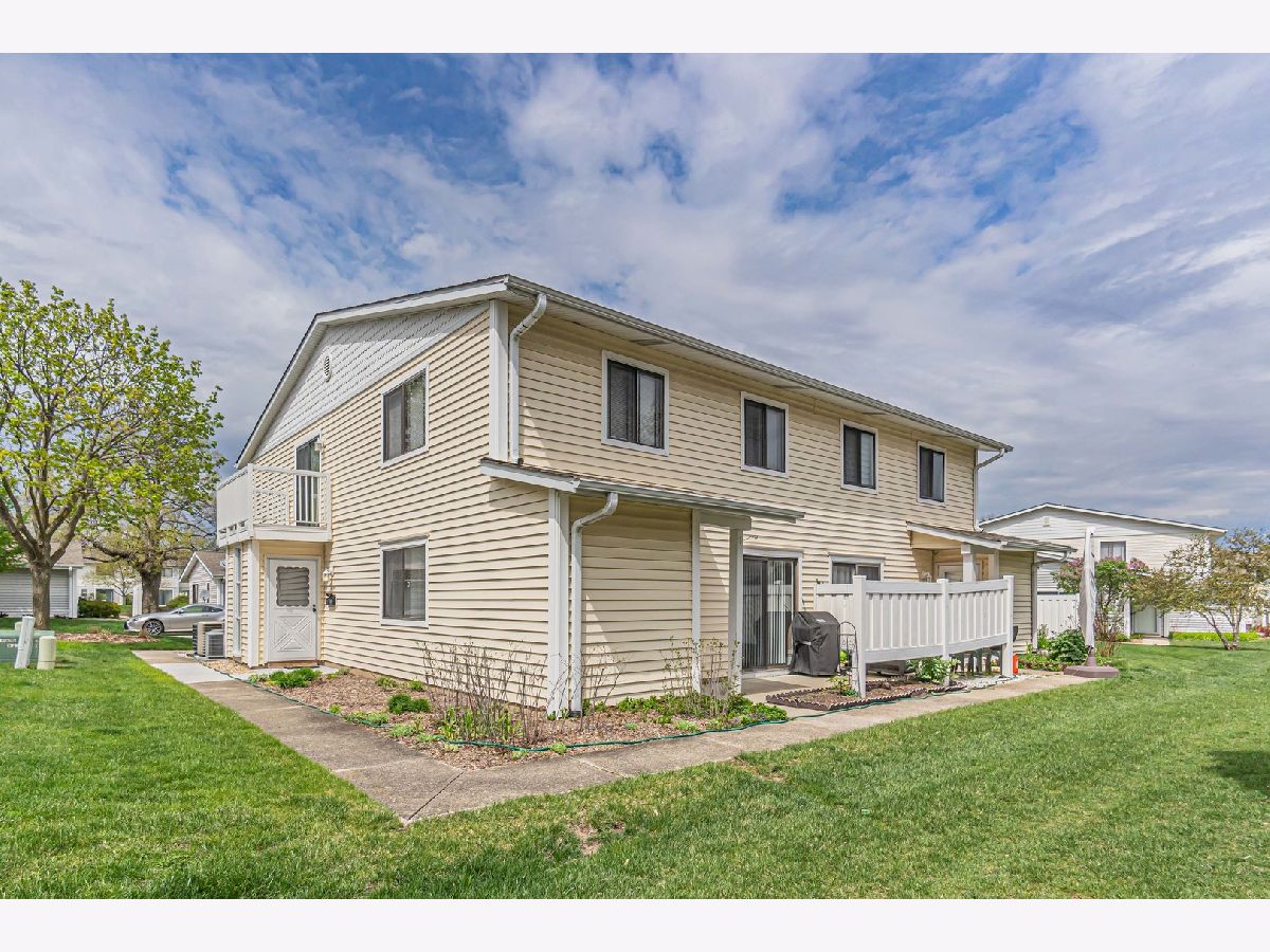 Townhomes & Condos Rented Dunbar Lakes Schaumburg Illinois, 719 Whitesail
