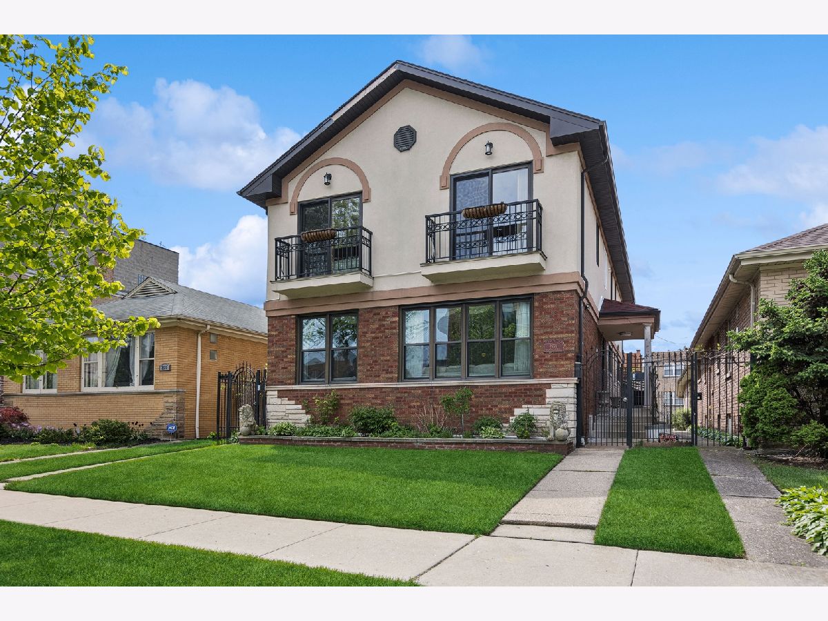 Homes & Condos & Townhomes Sold Budlong Woods Chicago Illinois, 2553 Balmoral