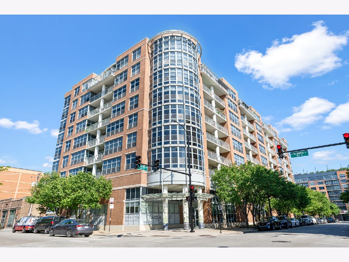 Condominiums Sold Metropolitan Place Chicago Illinois, 1200 Monroe
