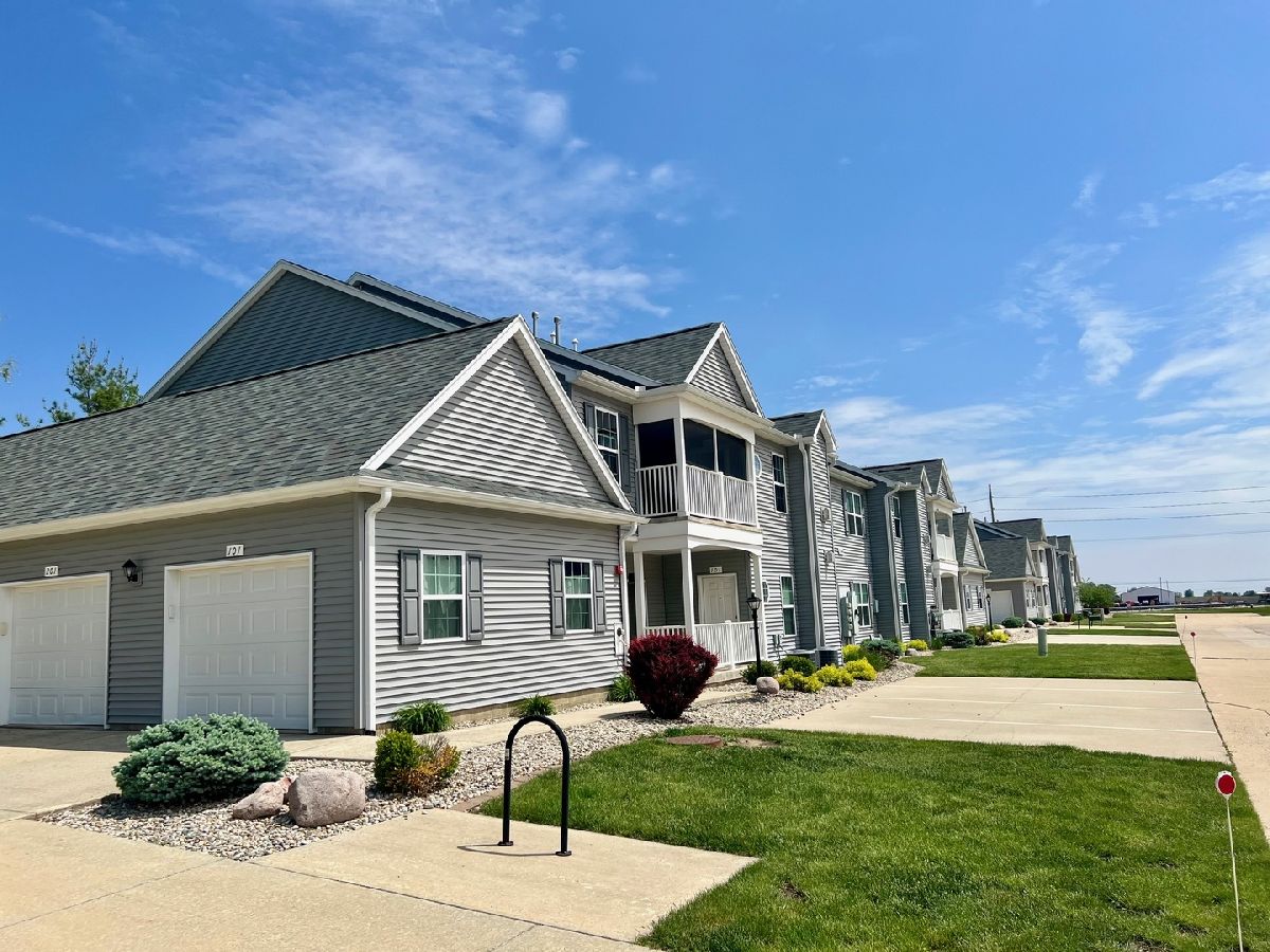 Condos & Townhomes & Homes Sold Water's Edge Urbana Illinois, 3044 Stillwater Landing