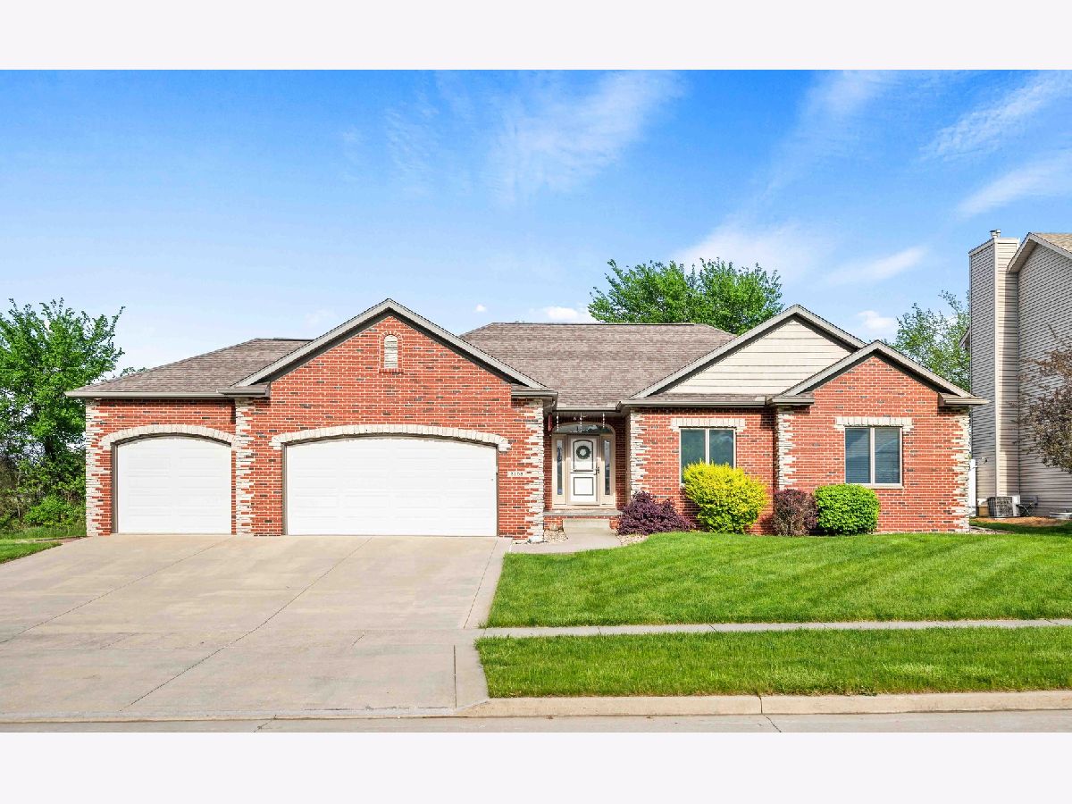Homes & Condos & Townhomes Sold Ridgewood Bloomington Illinois, 2108 Ridge Creek