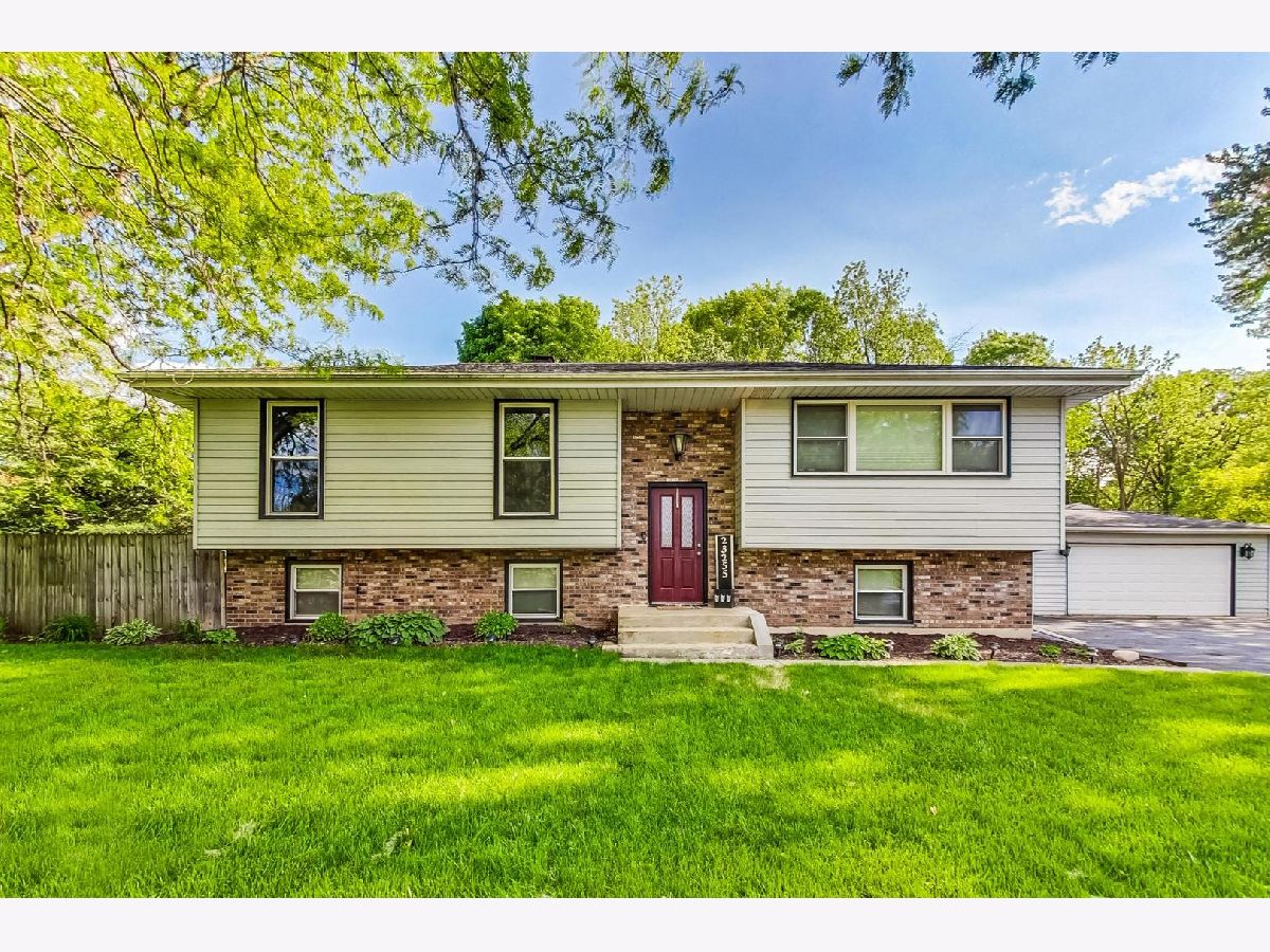 Homes & Condos & Townhomes Sold Lily Cache Plainfield Illinois, 23255 Grinton