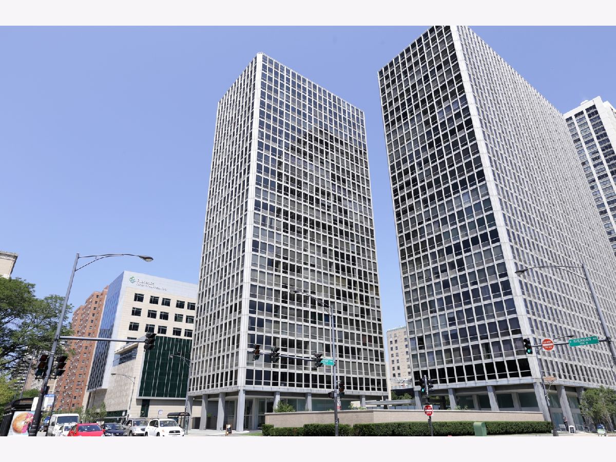 Condominiums Rented Commonwealth Plaza Chicago Illinois, 340 Diversey