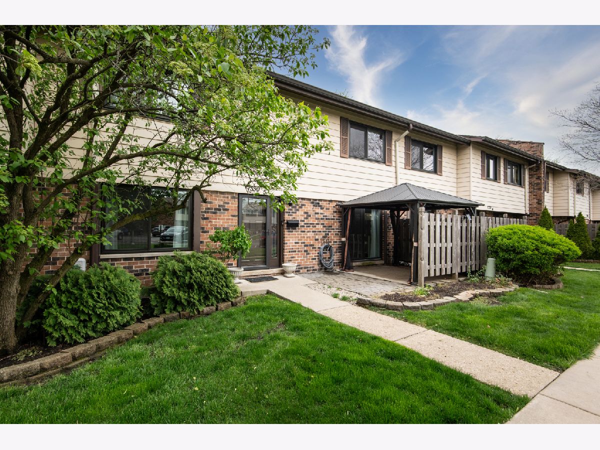 Townhomes & Condos Sold Village Square Downers Grove Illinois, 7330 Winthrop
