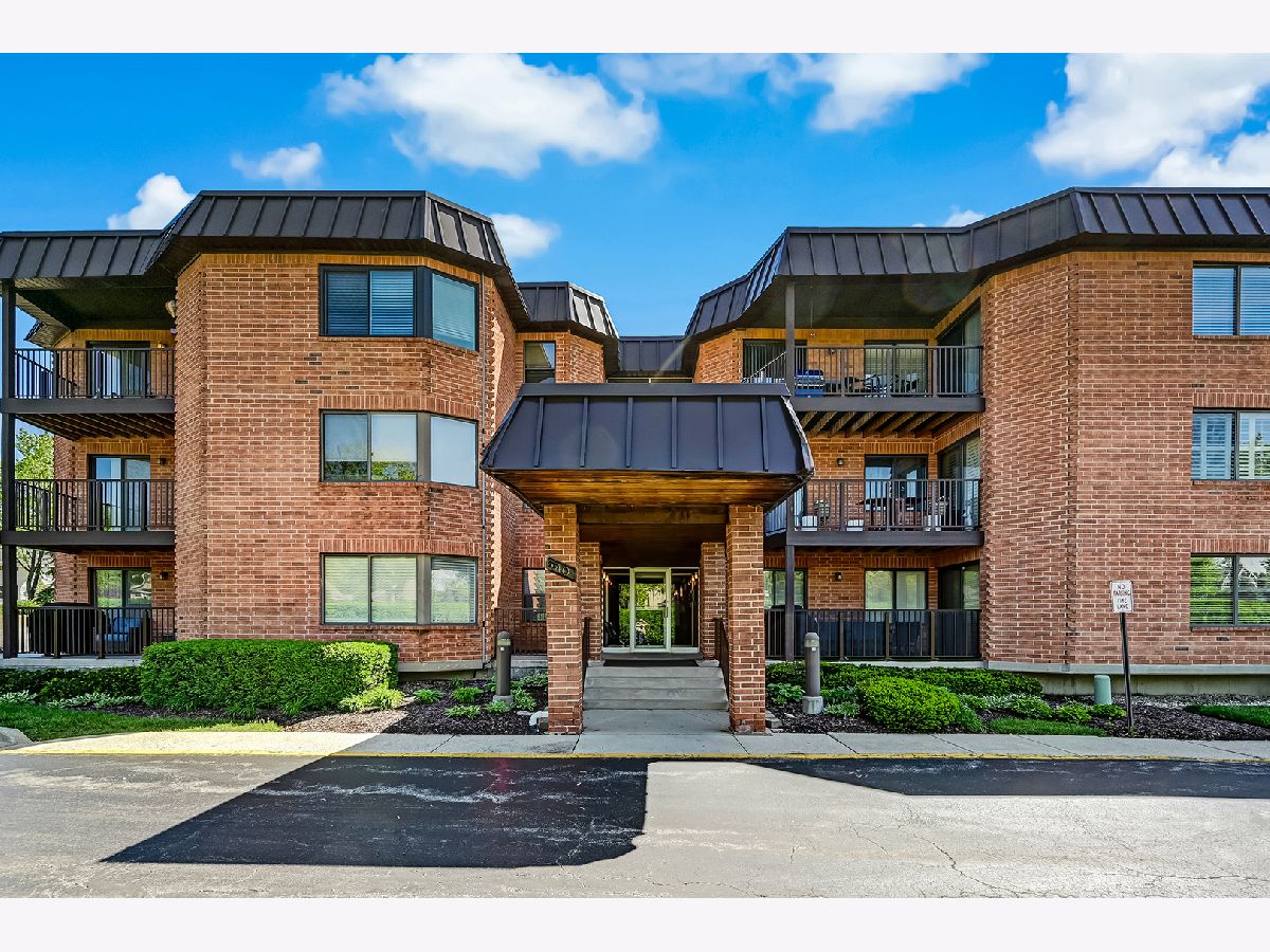Condos & Townhomes Sold The Lawns Phase 2 Willowbrook Illinois, 6401 Clarendon Hills